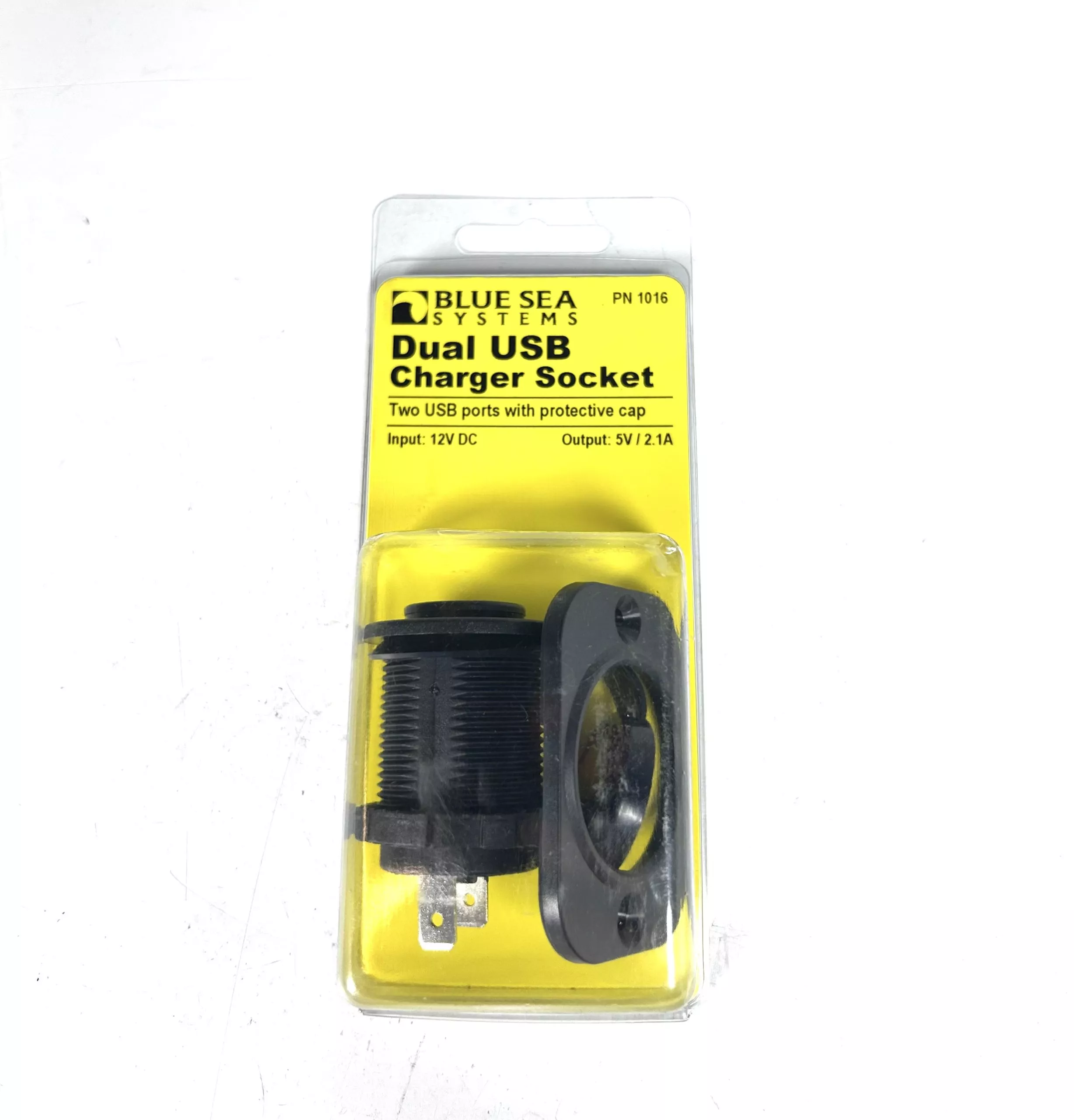 new-blue-sea-systems-1016-dual-usb-charger-socket-with-protective-cap-12v -NEW- Blue Sea Systems 1016, Dual USB Charger Socket With Protective Cap 12V