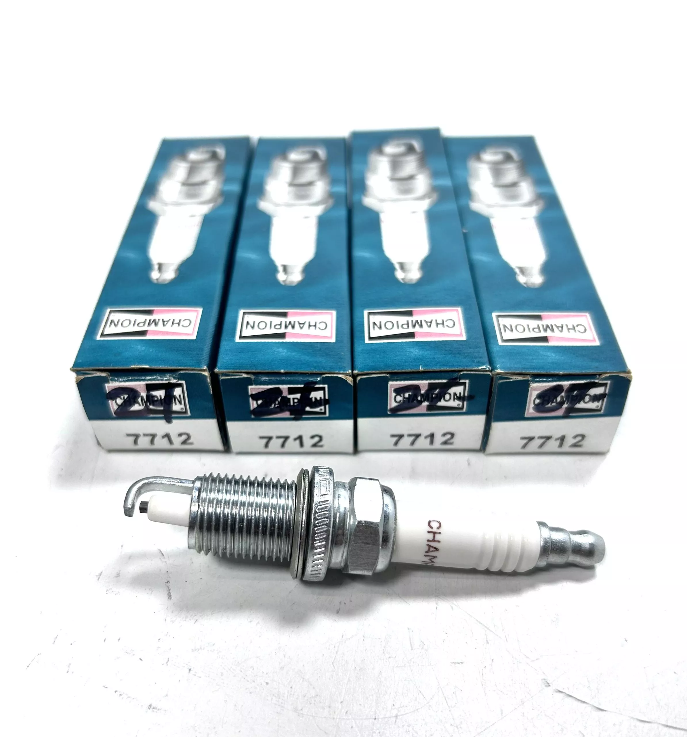 -NEW- Champion 7712, Copper Marine Spark Plug - 4 Pack