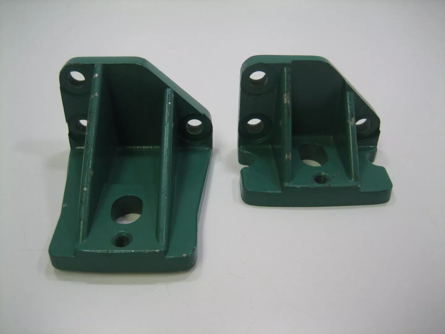 volvo-penta-860952-860954-marine-diesel-engine-motor-oem-rear-mount-bracket-pair Volvo Penta 860952 860954 Marine Diesel Engine Motor OEM Rear Mount Bracket Pair